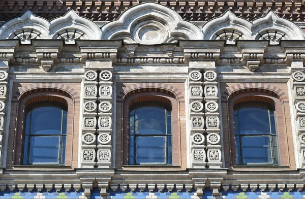 Window of orthodox cathedral Spas na Krovi — Stock Photo, Image