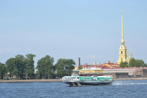 Meteor, draagvleugelboot boot in Sint-Petersburg. — Stockfoto