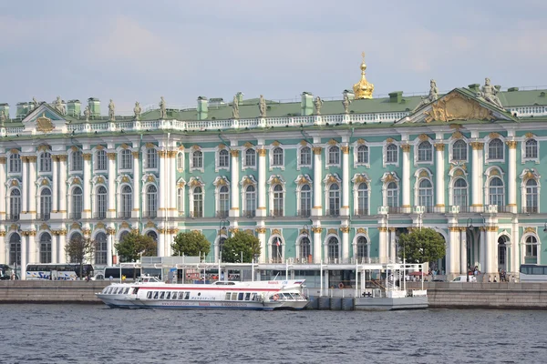 Palácio de Inverno em São Petersburgo . — Fotografia de Stock