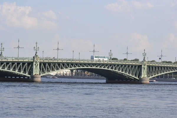 Γέφυρα της Αγίας Τριάδας στην Αγία Πετρούπολη. — Φωτογραφία Αρχείου