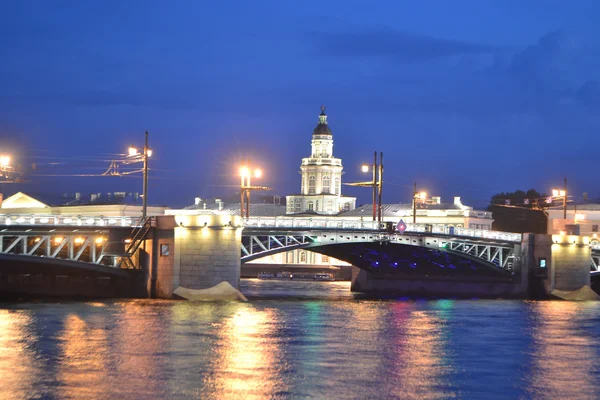 Palastbrücke im Morgengrauen — Stockfoto