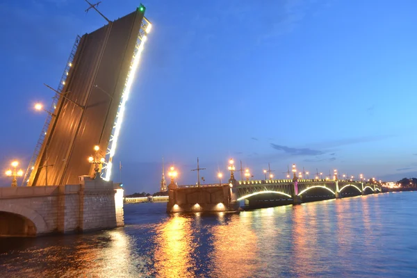 Trinity brug 's nachts — Stockfoto