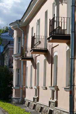 stalin, metallostroy tarzı binada.