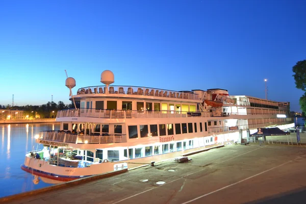 River cruise ship at night. — Stock Photo, Image