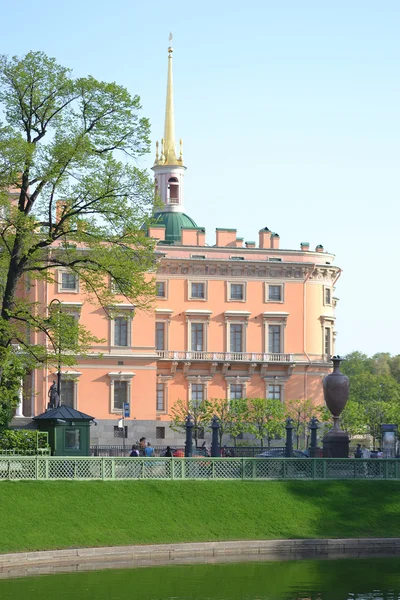 Κάστρο Mikhailovsky που βρίσκεται (μηχανικοί κάστρο). — Φωτογραφία Αρχείου