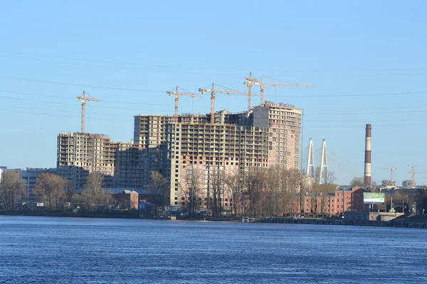 Embankment del río Neva, afueras de San Petersburgo . — Foto de Stock