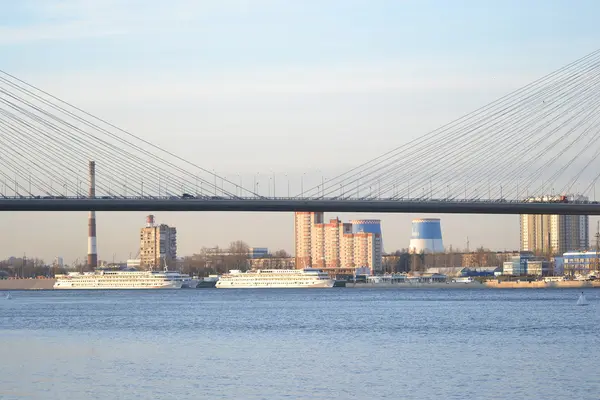 St. Petersburg 'daki Kablo Kalan Köprü — Stok fotoğraf