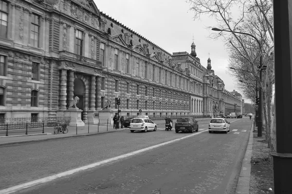 Музей Лувр у Парижі.. — стокове фото