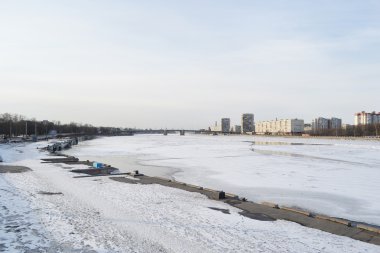 St. Petersburg eteklerinde Neva Nehri'nin görünümü.