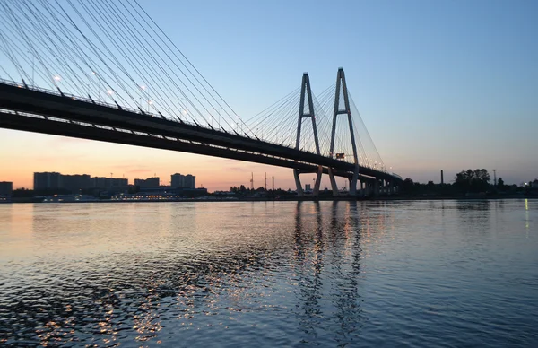 Cable-braced bridge before dawn. — Stock Photo, Image