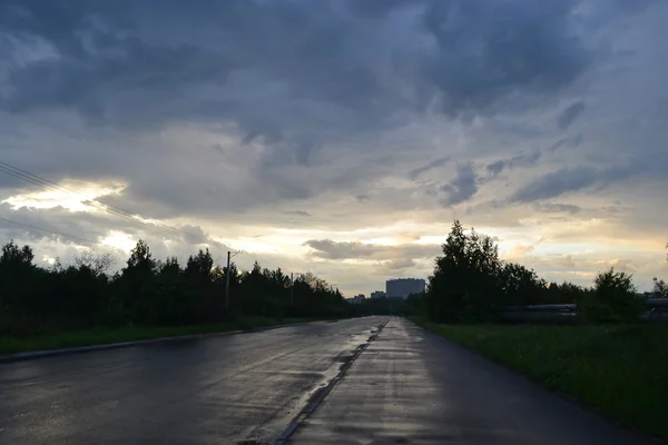 Road at cloudy dramatic sky. — Stock Photo, Image