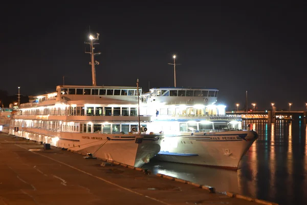 River cruise gemi geceleri.