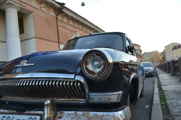Velho carro soviético Volga . — Fotografia de Stock