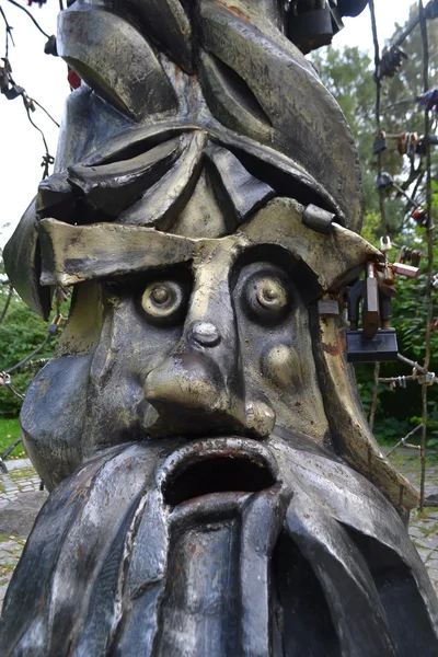 Mitolojik karakter heykeli.