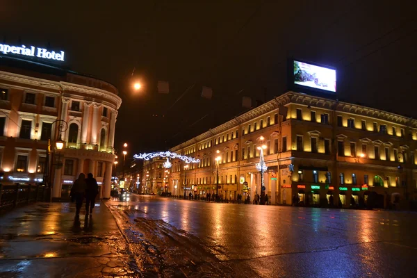 Natten av St Petersburg, Nevskij Prospekt. — Stockfoto