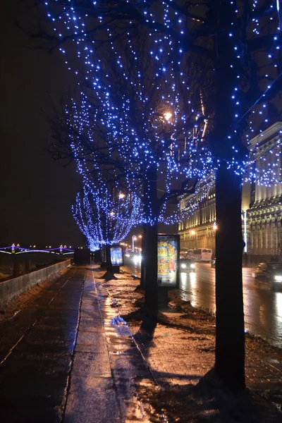 Vista noturna do Palácio Embankment . — Fotografia de Stock