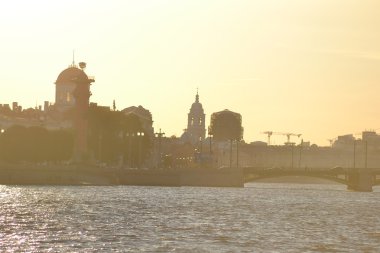 Gün batımında St.Petersburg Merkezi Görünümü.