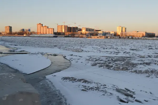 Rzeki Newy w zimie. — Zdjęcie stockowe