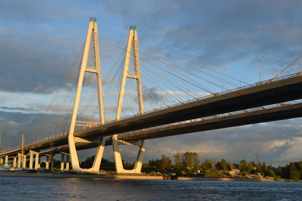 Kabel bleef brug bij avond. — Stockfoto