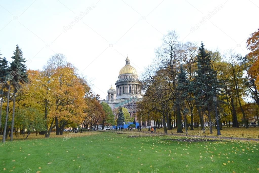 Alexander Garden and St.Isaacs Cathedral in autumn day.