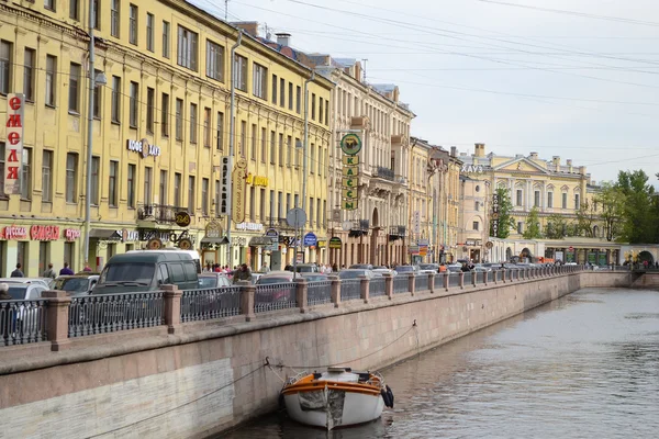 Griboyedov csatorna töltésén. — Stock Fotó