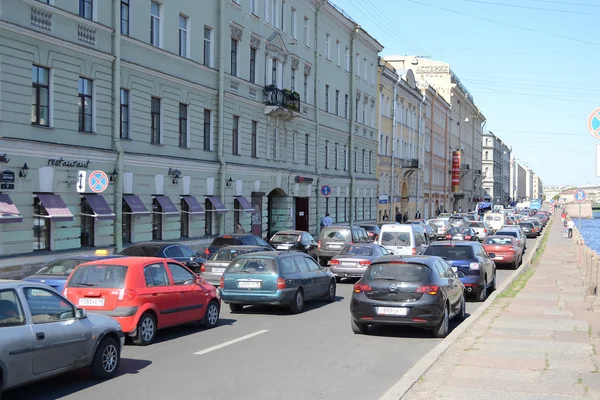 Stau auf der Kanalböschung Fontanka. — Stockfoto