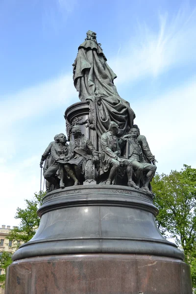 Denkmal Katherina der Großen auf dem Ostrowski Platz. — Stockfoto