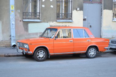 eski turuncu vaz-2106.