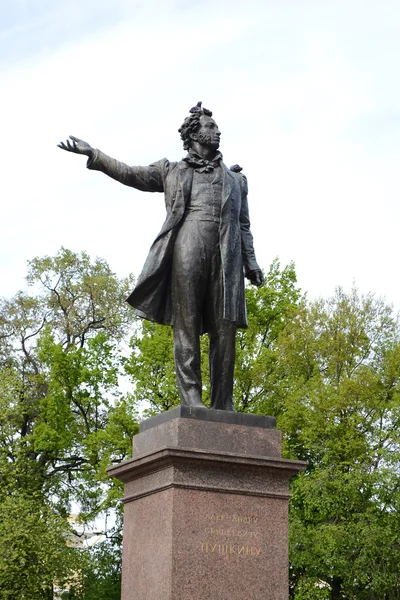 Staty av alexander Pusjkin. — Stockfoto