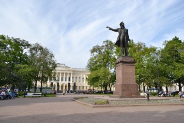 Alexander Pushkin heykeli ile sanat Meydanı.