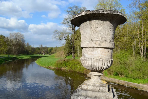 Dekorative Vase im Pavlovsk Park. — Stockfoto