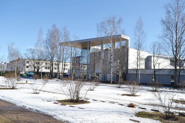 Parco e un moderno centro commerciale a Lappeenranta . — Foto Stock