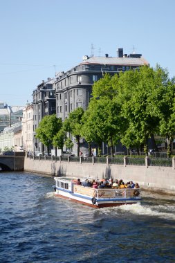 Kanaldaki zevk tekneler.
