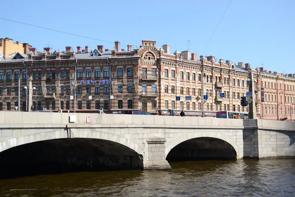 Puente sobre el río Fontanka . — Foto de Stock