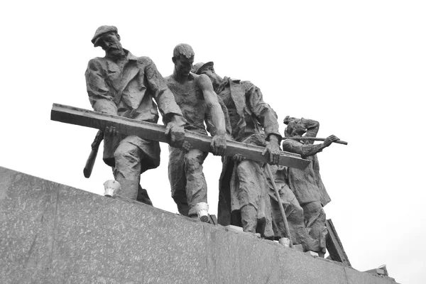 レニングラードの英雄的な擁護者の記念碑のフラグメント. — ストック写真