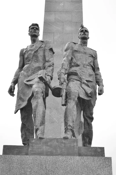 Fragmento de monumento a los heroicos defensores de Leningrado . — Foto de Stock