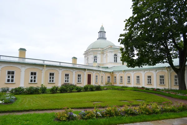 Gran palacio Menshikovsky en Oranienbaum . — Foto de Stock