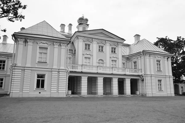 Velké Menshikovsky palác v Oranienbaum. — Stock fotografie