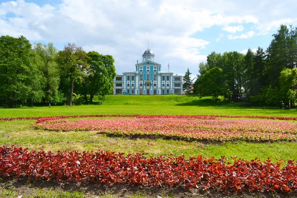 Wspaniały Pałac Woroncow lub świeckim i park, Warszawa. — Zdjęcie stockowe