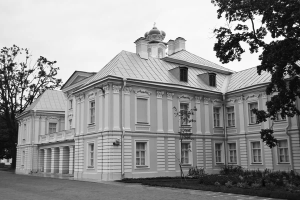 Grote Menshikovsky paleis in Oranienbaum. — Stockfoto