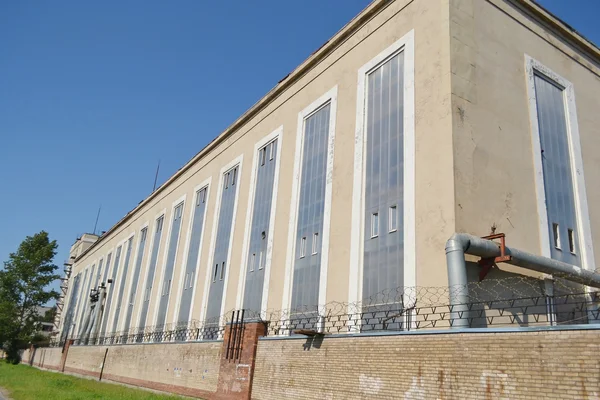 Het fabrieksgebouw. — Stockfoto