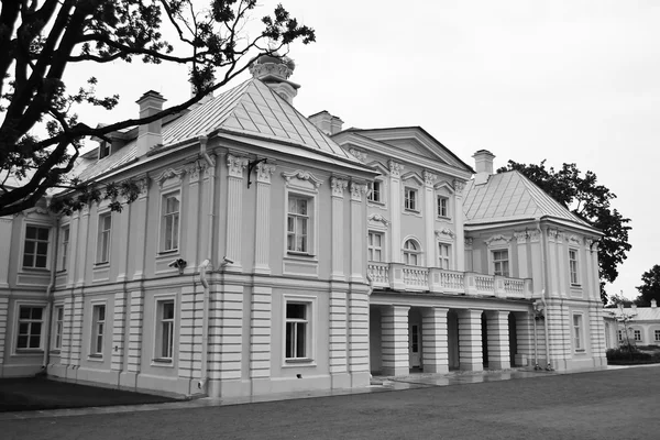 Grote Menshikovsky paleis in Oranienbaum. — Stockfoto