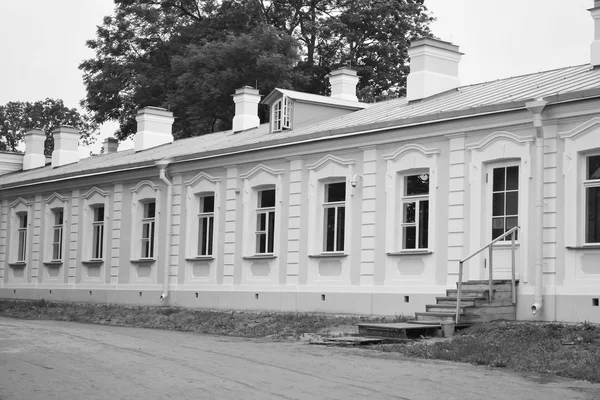 Melléképület, nagy Menshikovsky palota Oranienbaum. — Stock Fotó