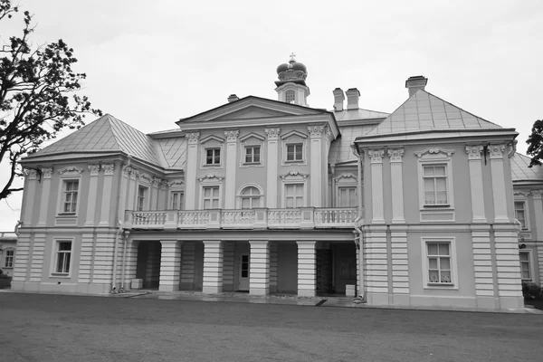 西奥拉宁巴姆大 Menshikovsky 宫. — 图库照片