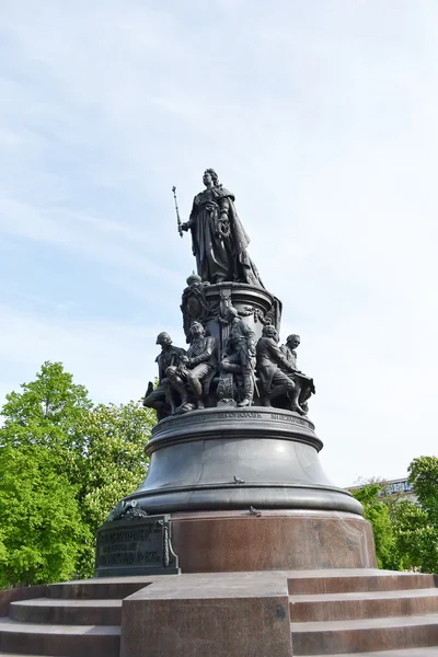 Monumento a Catalina la Grande en la Plaza Ostrovsky . — Foto de Stock