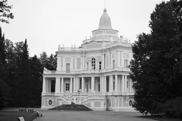 The Katalnaya gorka pavilion in Oranienbaum. — Stock Photo, Image