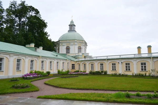 Большой Меншиковский дворец в Ораниенбауме . — стоковое фото