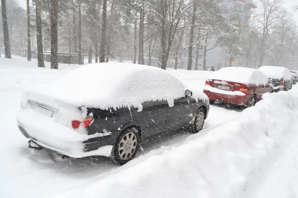 Carros na neve . — Fotografia de Stock