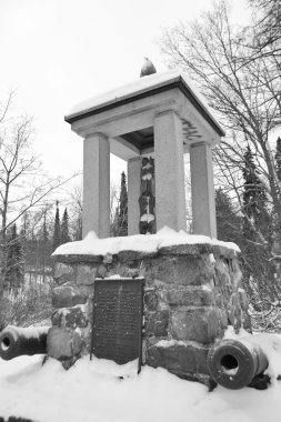 1741 İsveç ve Rus askerleri arasında savaş anıtı.