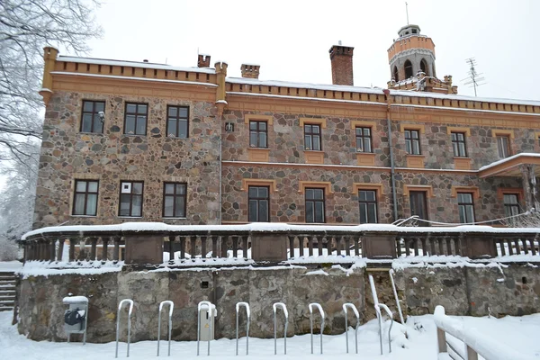 Antigo castelo em Sigulda, Letónia . — Fotografia de Stock